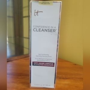 IT Cosmetics Confidence In A Cleanser